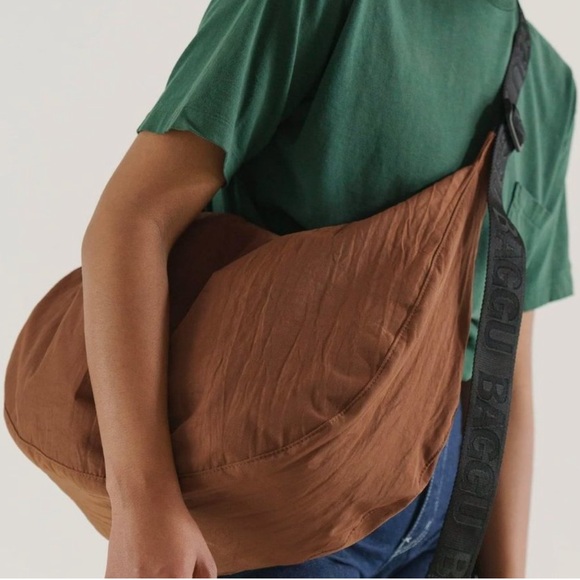 BAGGU Large Crescent Brown - Picture 2 of 5